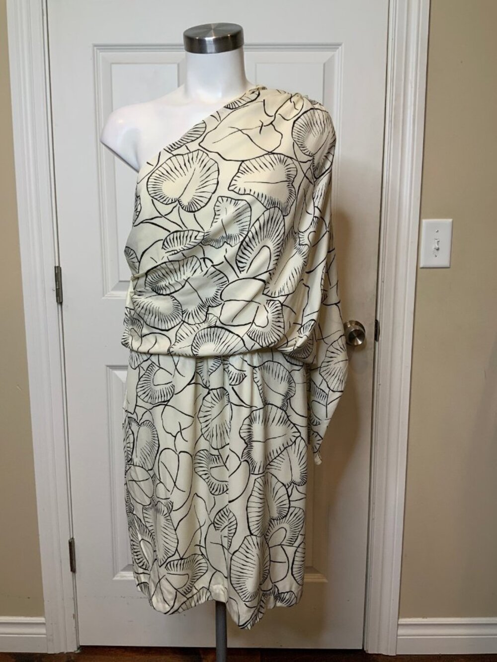 Ali Ro  Anthropologie Cream Leaf Print One Shoulder Dress, Size 10